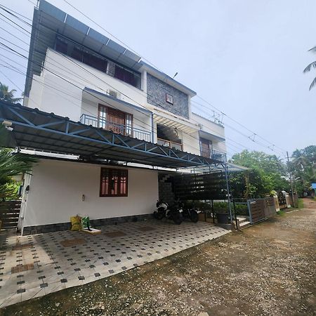 Happyhomes Homestay Thiruvananthapuram Екстер'єр фото